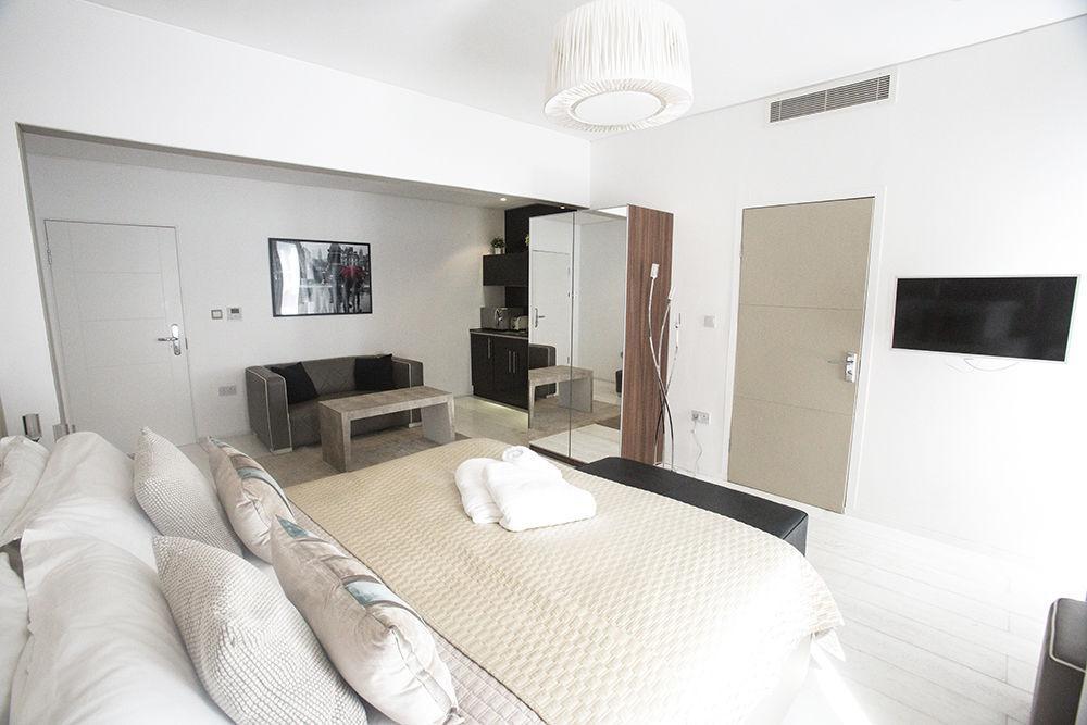 Room Home Stay Лондон Екстериор снимка